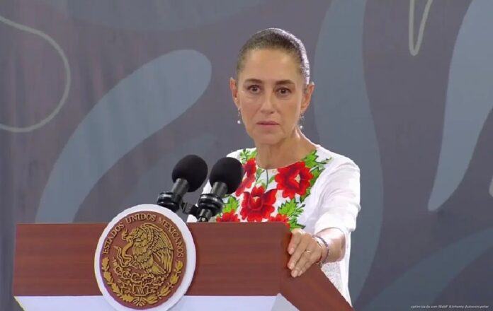 Los anuncios se realizaron durante la conferencia matutina encabezada desde Quintana Roo, luego de una reunión privada con representantes del sector turístico y de la comunidad local.
