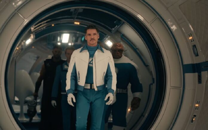 Doctor Doom camina al frente de un grupo de personajes en una escena del primer tráiler de Avengers: Doomsday.