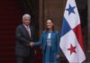 Sheinbaum respalda la neutralidad del Canal de Panamá y descarta competencia con el Corredor Interoceánico Claudia Sheinbaum y José Raúl Mulino estrechan las manos durante la ceremonia de bienvenida en Palacio Nacional junto a la bandera de Panamá.