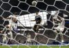 Argentina firma una remontada épica ante Inglaterra y defenderá su corona frente a España Lautaro Martínez remata dentro del área mientras defensores de Inglaterra intentan despejar el balón durante la semifinal del Mundial 2026. Foto: TAKUYA MATSUMOTO/The Yomiuri Shimbun via AFP
