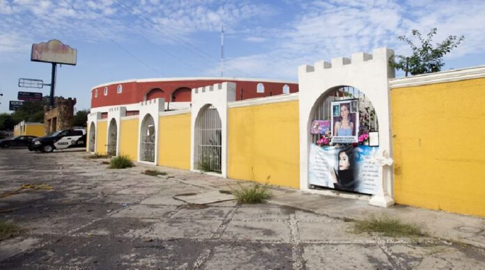 Fachada del Motel Nueva Castilla, en Escobedo, Nuevo León, donde autoridades investigan el hallazgo del cuerpo de una persona. Créditos Foto: Cuartoscuro.