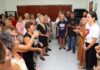 Playa del Carmen mejorará espacios del Club del Adulto Mayor que atiende hasta 160 personas al día La presidenta municipal de Playa del Carmen Estefanía Mercado comparte con personas adultas mayores durante su visita al Club del Adulto Mayor.