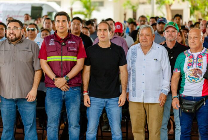 Autoridades municipales y estatales encabezaron la Jornada de Atención al Sector del Transporte Público en Tulum.