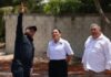 Puerto Morelos reforzará la vigilancia en la Ruta de los Cenotes con 30 nuevas cámaras Blanca Merari Tziu Muñoz supervisa la instalación de un Punto de Monitoreo Inteligente en la Ruta de los Cenotes, acompañada por autoridades municipales.