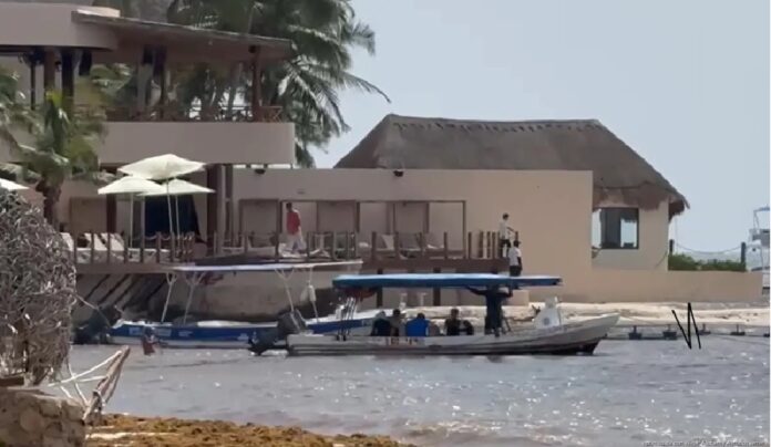 Desarrollo de edificios junto al mar en Quintana Roo.