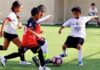 Playa del Carmen impulsa el deporte infantil con el Mundialito Social rumbo al Mundial 2026 Niñas y niños disputan un partido de fútbol durante el Mundialito Social en una cancha de la unidad deportiva Luis Donaldo Colosio.