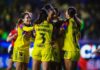 América Femenil conquista un triplete histórico tras vencer a Tigres en penales Jugadoras de América Femenil celebran juntas durante un partido.