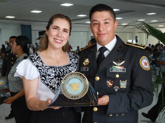 Atenea Gómez Ricalde participa en la ceremonia por el Séptimo Aniversario de la Guardia Nacional junto a autoridades militares y estatales.