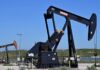 Petróleo supera los 5 por ciento de alza por escalada del conflicto entre Estados Unidos e Irán Bombas extractoras de petróleo operan en un campo petrolero, imagen utilizada para ilustrar el comportamiento de los precios internacionales del crudo.