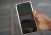 Sheinbaum anuncia alerta por lluvias y huracanes para celulares con sistema de colores Teléfono celular muestra un mensaje del Sistema Nacional de Alertas durante una demostración del nuevo esquema de notificaciones para emergencias meteorológicas.