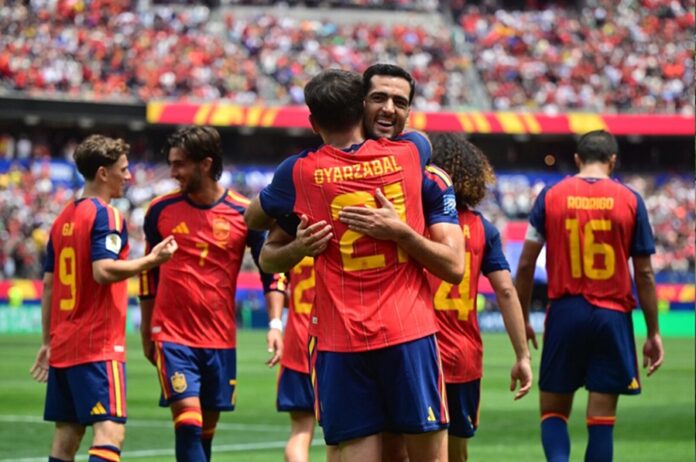 Jugadores de la selección de España celebran uno de los goles anotados ante Austria durante el partido de los octavos de final del Mundial 2026.