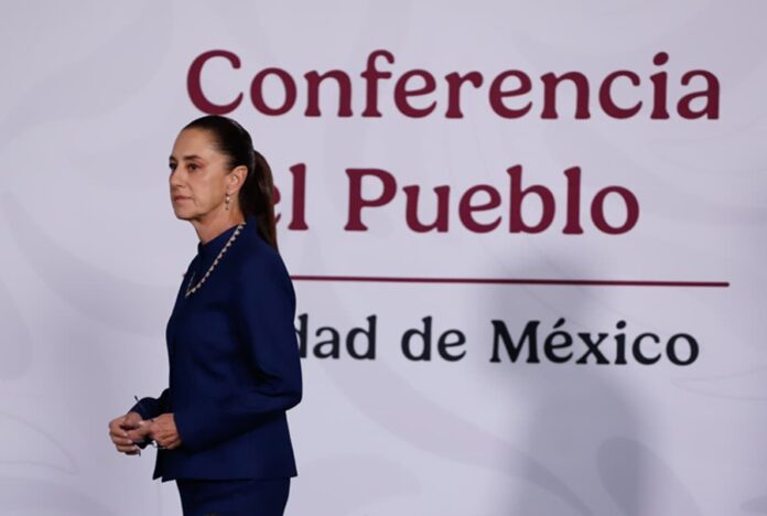 La presidenta Claudia Sheinbaum durante una conferencia de prensa donde fijó su postura sobre la propuesta de gravar las herencias.