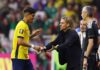 Ecuador reclama ante la FIFA por presuntos incidentes en el duelo frente a México Directivos y jugadores de Ecuador dialogan con integrantes del cuerpo arbitral al finalizar el partido ante México, tras los incidentes denunciados por la Federación Ecuatoriana de Futbol.
