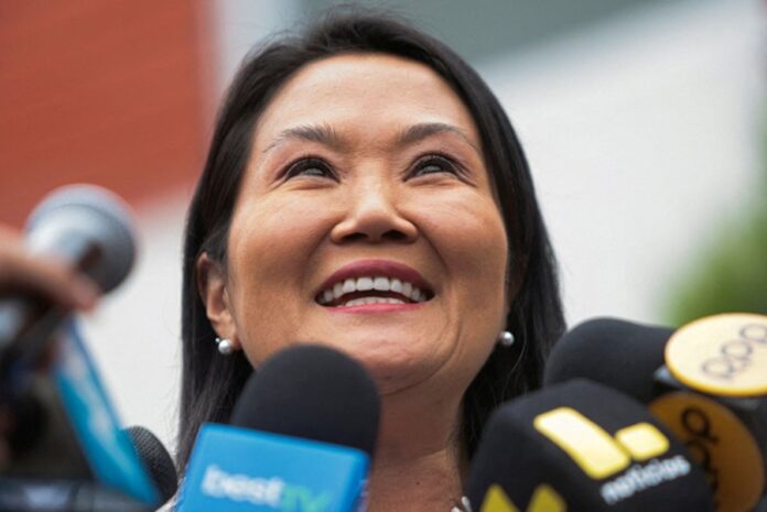 Keiko Fujimori ofrece declaraciones a medios de comunicación tras ser proclamada presidenta electa de Perú por el Jurado Nacional de Elecciones.