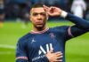 Mbappé exige sanciones por comentarios racistas de senadora paraguaya tras triunfo de Francia Kylian Mbappé con el uniforme de Francia realiza un saludo con la mano mientras permanece sobre la cancha.