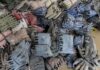 Francia endurece medidas contra Shein y Temu por contaminación de la moda ultrarrápida Paquetes de ropa de Shein almacenados antes de su distribución, en una imagen representativa de la moda ultrarrápida.