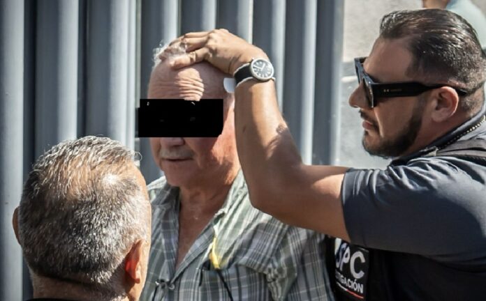 Ernesto Ruffo Appel durante su detención tras ser señalado por la FGR por su presunta participación en una red de contrabando de combustible.