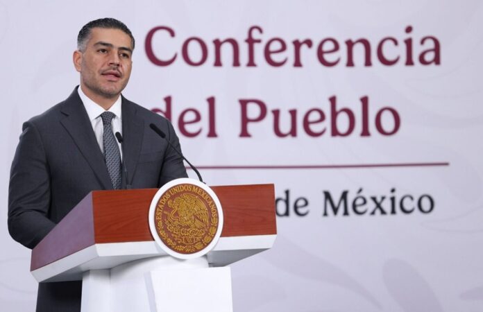 Omar García Harfuch ofrece un mensaje durante la conferencia matutina del Gobierno de México, donde informó sobre las investigaciones relacionadas con el asesinato del alcalde de Temoac.
