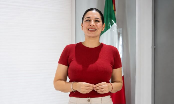 Estefanía Mercado durante una entrevista en la que habla sobre la estrategia de seguridad implementada en Playa del Carmen.