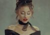 Ariana Grande anuncia una pausa de la vida pública tras concluir su gira mundial Ariana Grande interpreta una canción durante un concierto del Eternal Sunshine Tour frente a miles de asistentes.