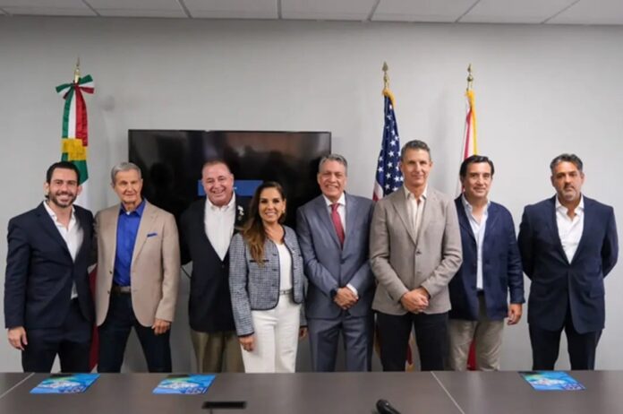 Mara Lezama junto con empresarios, funcionarios y representantes del sector privado durante la presentación del Distrito Financiero y Tecnológico de Cancún en Orlando.