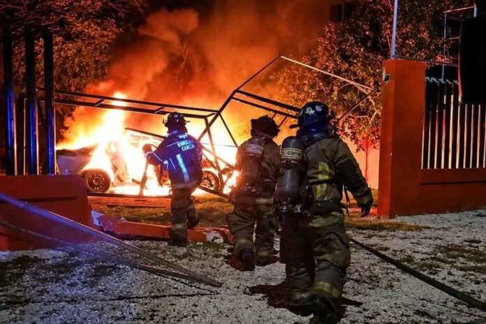 Mustang incendiado en Cancún