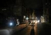 Cuba vuelve a quedarse sin electricidad y suma siete apagones nacionales en lo que va de 2026 Dos bicitaxis circulan por una calle de La Habana durante la noche con escasa iluminación por un apagón eléctrico.