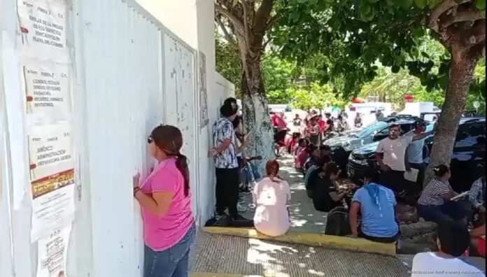 Estudiantes buscan bachillerato Playa