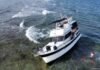 Yate encallado en Mahahual activa alerta por riesgo para arrecifes y bañistas Yate encallado Mahahual