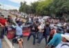 Sección 22 de la CNTE y militantes de Morena se enfrentan durante visita de Sheinbaum a Oaxaca Enfrentamiento CNTE Morena
