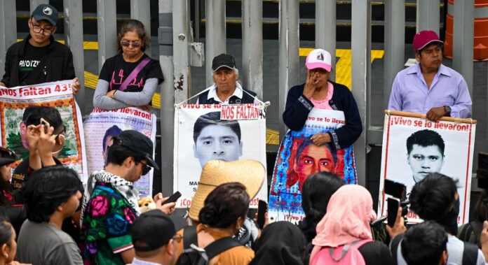 Familias de Ayotzinapa