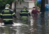 Lluvias dejan más de 200 viviendas afectadas en Tláhuac y complican la movilidad en CDMX Bomberos en inundación Tláhuac