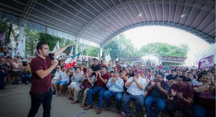 Gino Segura en asamblea