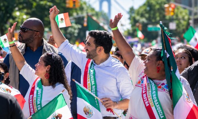 Mamdani en desfile mexicano