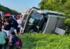 Volcadura de autobús de personal deja saldo preliminar de tres muertos cerca del aeropuerto de Tulum Accidente autobús Tulum