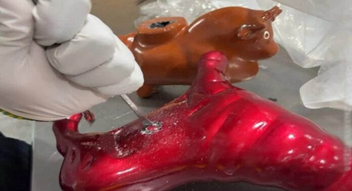 Cocaína oculta en artesanías