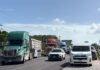 Paro de transportistas provoca retrasos en carreteras de Quintana Roo Bloqueos carreteros en Quintana Roo