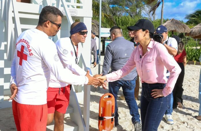 Estefanía Mercado Sargazo guardavidas