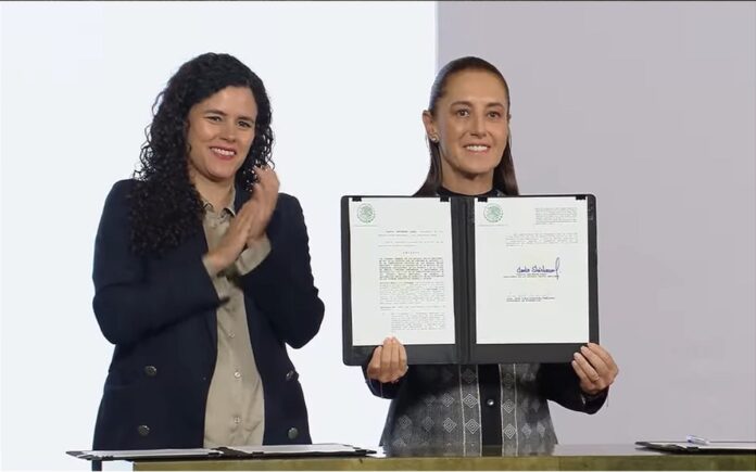 Sheinbaum firma reforma