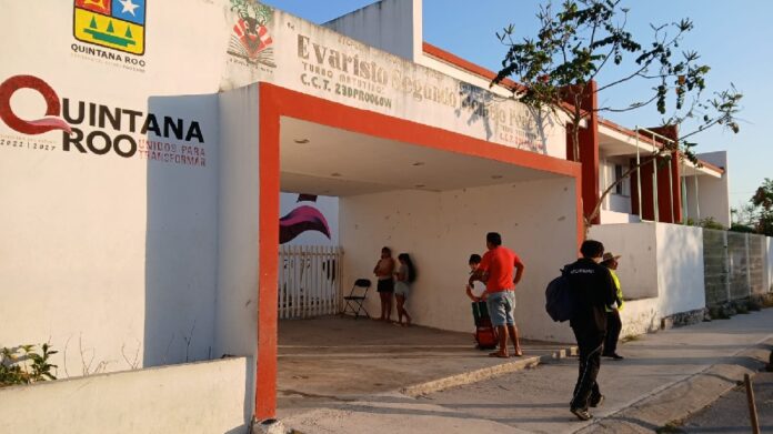 Restricción de celulares escolares