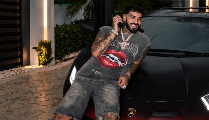 Anuel AA explora regional mexicano
